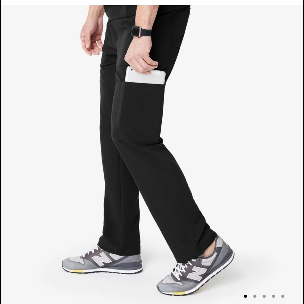 Figs jogger with pulls on feet